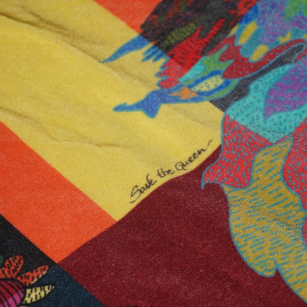 "Save The Queen" Printed Patchwork Graphic Sleeve… - image 7